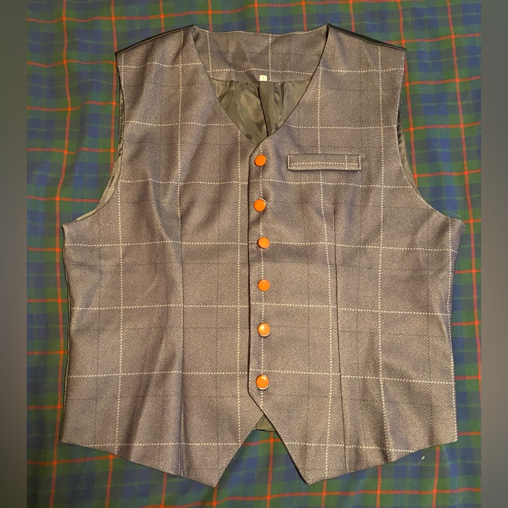 Light in the Box Men’s gray vest; size Large.